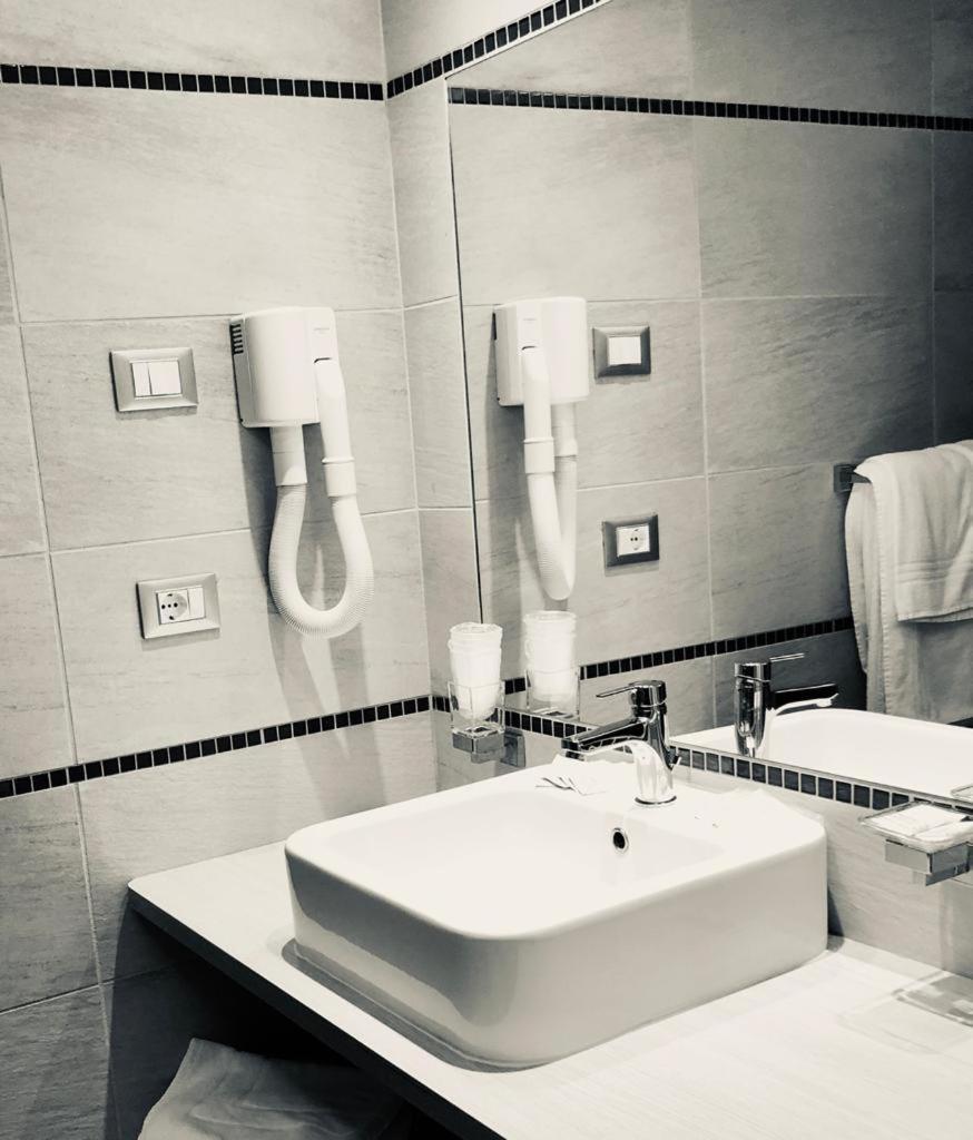 Hotel Capitol San Mauro Mare Bagian luar foto