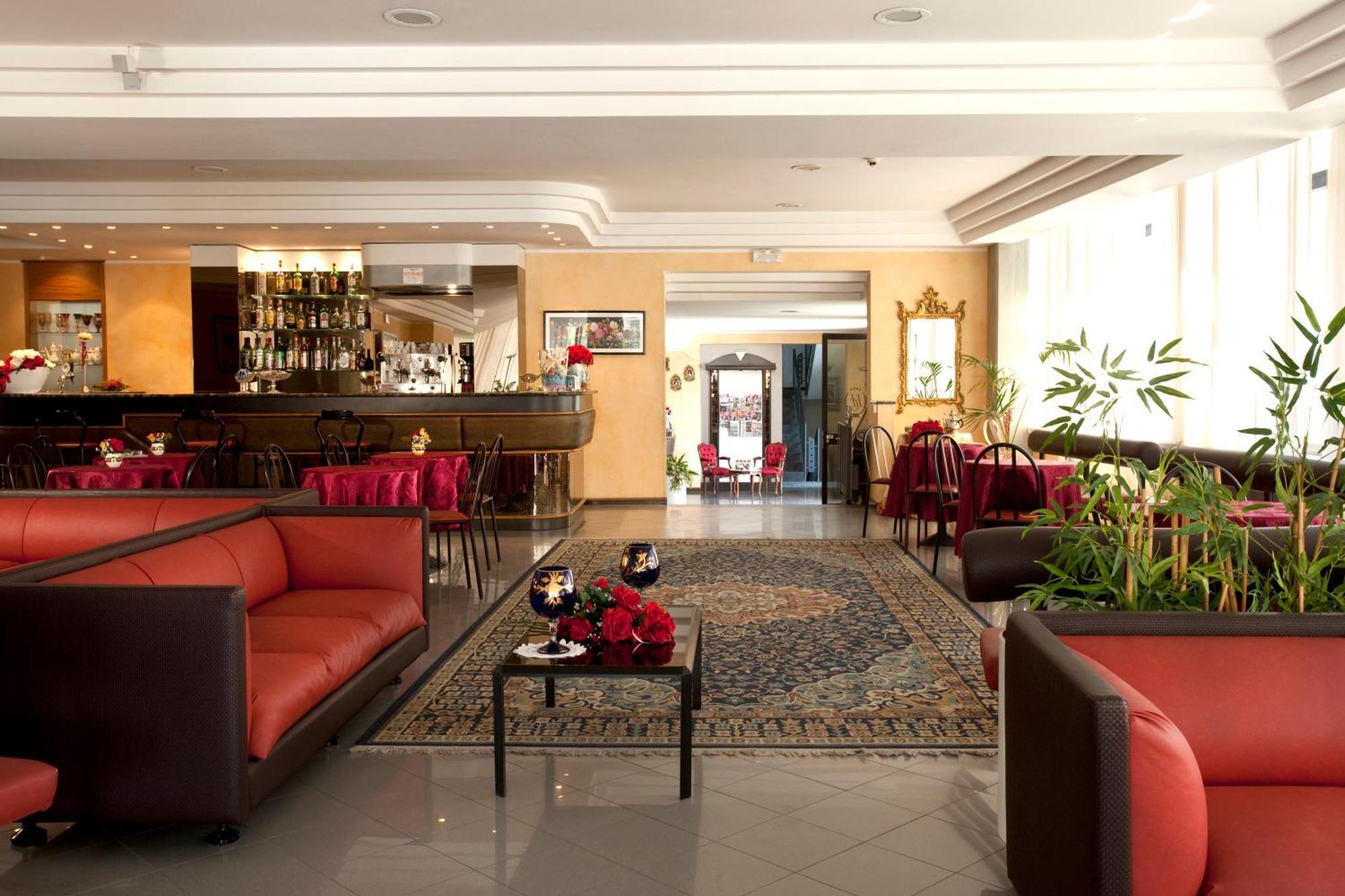Hotel Capitol San Mauro Mare Bagian luar foto