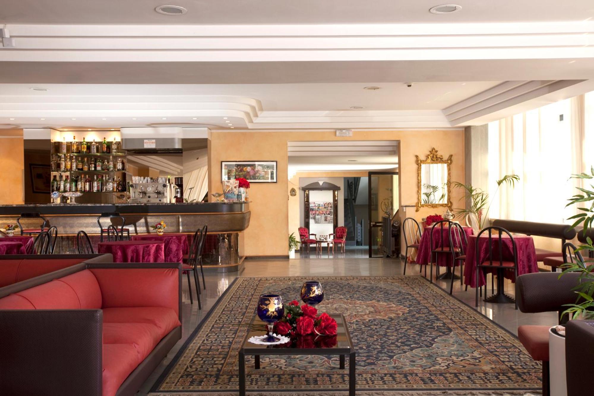 Hotel Capitol San Mauro Mare Bagian luar foto