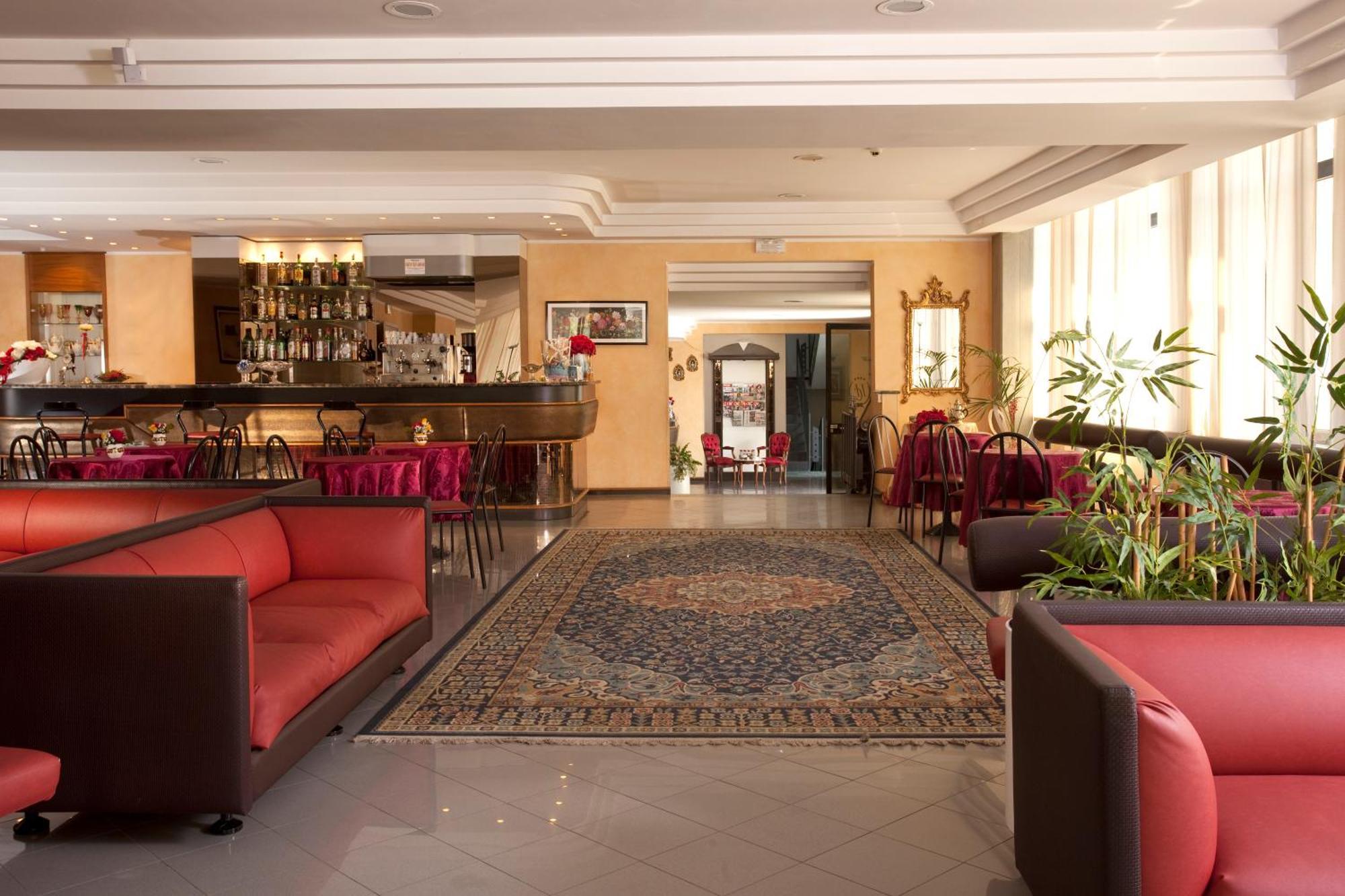 Hotel Capitol San Mauro Mare Bagian luar foto