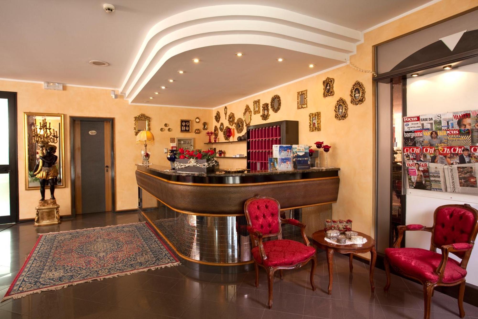 Hotel Capitol San Mauro Mare Bagian luar foto