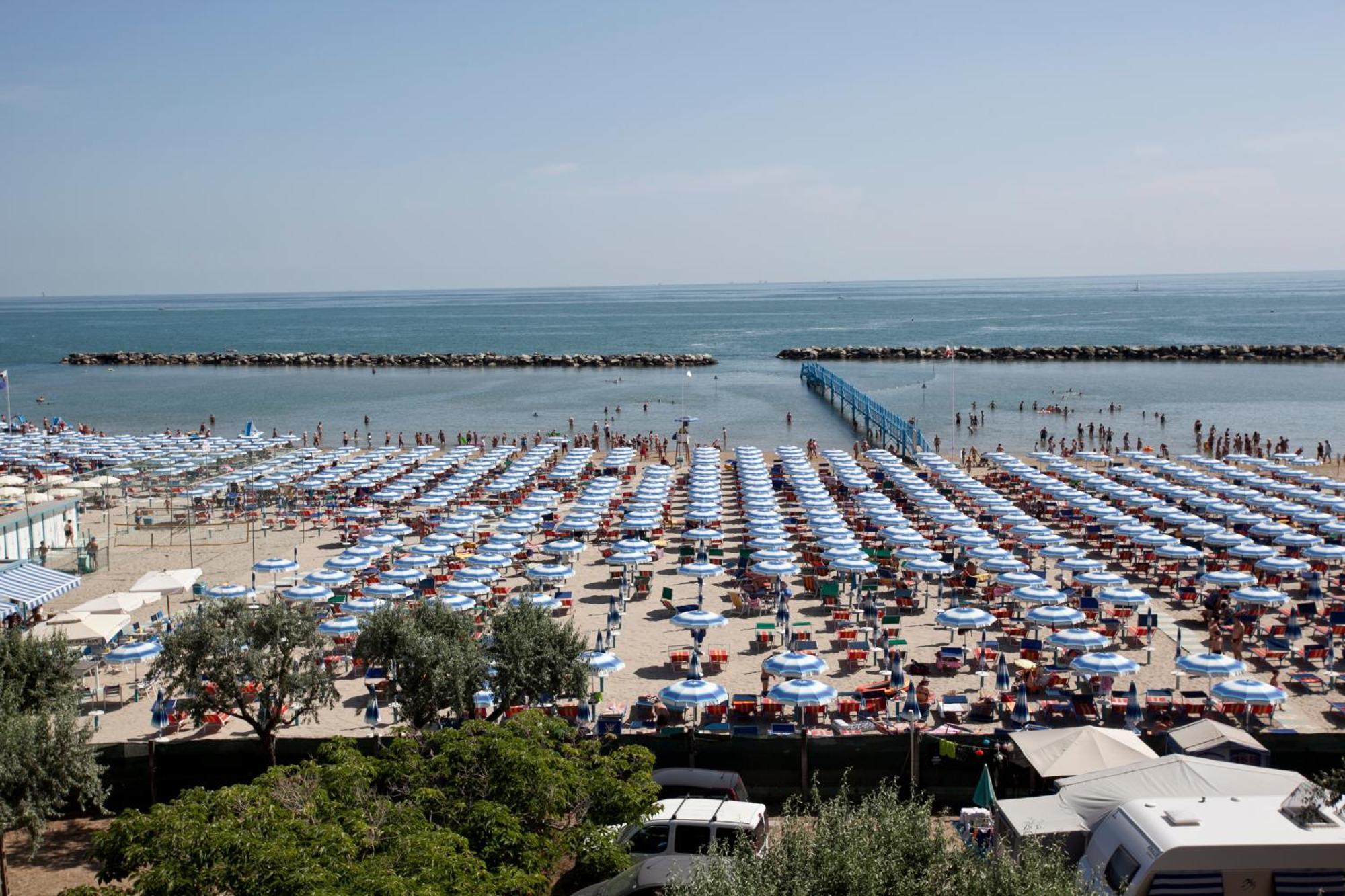 Hotel Capitol San Mauro Mare Bagian luar foto